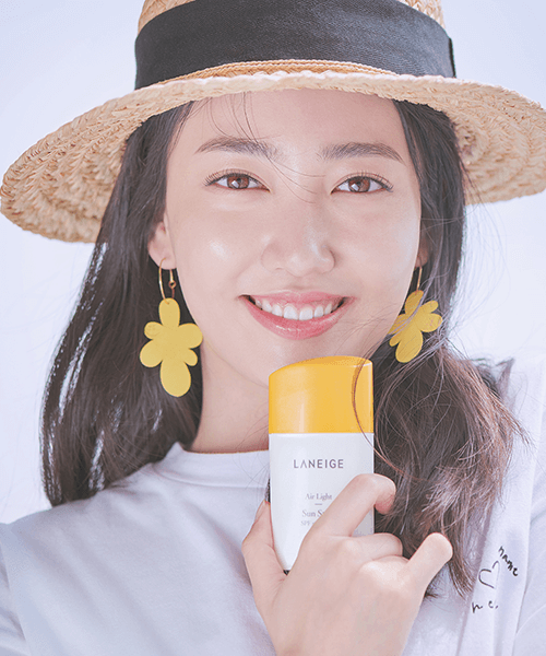 Laneige Air Light Sun Stick SPF 50+ pa++++ 26 g คุณสมบัติการดูดซับน้ำมันออกจากผิวหน้าเฉพาะจุด เพื่อให้ผิวหน้าคุณยังคงความชุ่มชื้น แต่ให้ความรู้สึกเบาสบายตลอดวัน